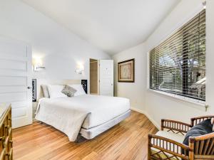 Lakefront Treehouse on Lake Travis Pool & Hot Tub