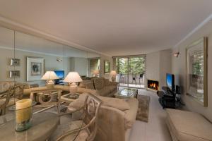 One-Bedroom Suite room in Vail's Mountain Haus at the Covered Bridge