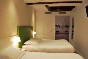 Hotels Hotel De La Herse d'Or : Chambre Triple Supérieure avec 1 Lit Double + 1 Lit Simple