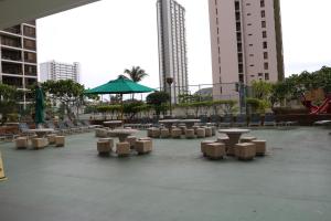 Waikiki Banyan T1-3204