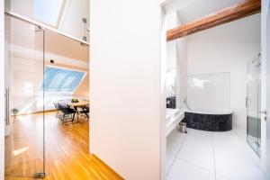 5BR+3.5BT Wilson Central apt.