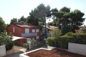 Apartments with parking space Rovinj - 3393