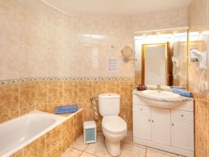 Apartment Palmiers I-7 by Interhome