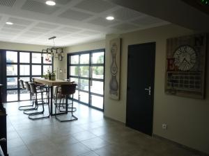 Hotels L'Horloge Gourmande : photos des chambres