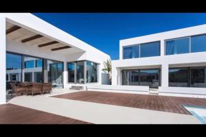 Le Blanc, Luxurious Beachfront Villa Argolida Greece