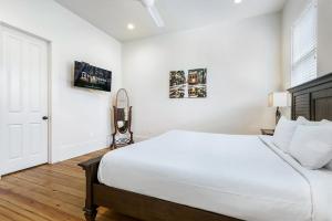 Hosteeva 3 BR Cottage Close to St Charles 5 m Ride to FQ