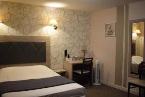 Hotels LOGIS Hotel Restaurant Auberge Du Cheval Blanc : photos des chambres