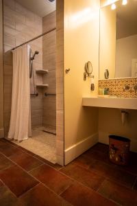 One-Bedroom Apartment room in Hotel Broad Ripple