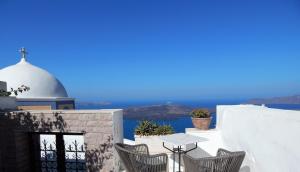 Le Petit Greek Santorini Greece