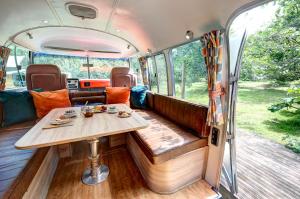 Glamping 1970 American Airstream motorhome