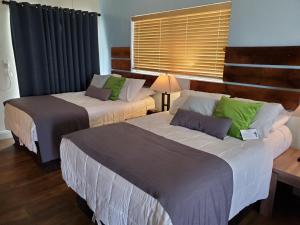 Deluxe Double Room room in Captain Pips at Knights Key Inn