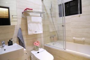 Căn Hộ 3 Phòng Ngủ (Three-Bedroom Apartment)
