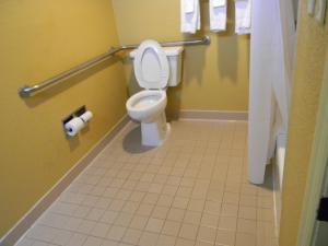 King Room - Mobility Access/Non-Smoking room in Days Inn by Wyndham Airport Nashville East