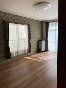 Amami Weekly House Nico Nico Nazeko-ten