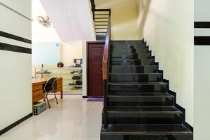 RedDoorz near Parangtritis Beach