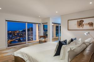 Sandpiper House: Stunning Ocean Views, Heated Pool & Large Garden