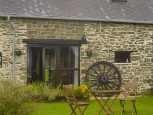 Maisons de vacances 1 of 3 superb, comfortable gites with pool in the beautiful Mayenne countryside. : photos des chambres