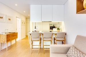 Wood Premium Downtown Apartment by DAHOME