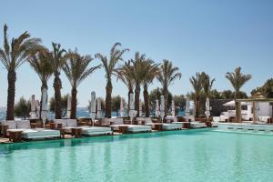 5 star hotel Nikki Beach Resort & Spa Santorini Kamari Grecia