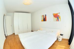 Cozy 1BR near lake with balcony - Mill 422