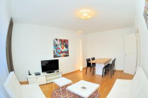 Cozy 1BR near lake with balcony - Mill 422