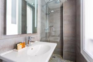 Superior Double Room room in Hôtel 15 Montparnasse