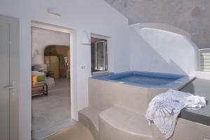 Santoterra Antigua Suites Santorini Greece