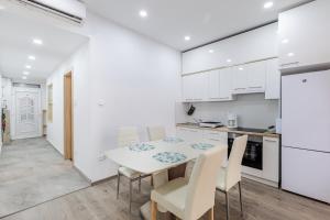 House4us.Central Budapest.Luxury Apartment. Deák Ferenc Ter