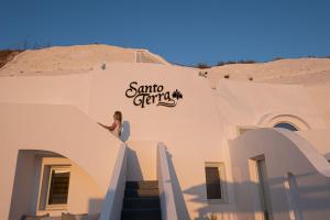 Santoterra Antigua Suites Santorini Greece