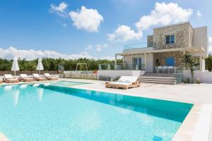 Rosmerta Villa, with Private Pool 65 square meters, BBQ & Heated SpaWhirlpool, By ThinkVilla