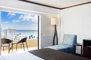 Room with Ocean View room in Lotus Honolulu at Diamond Head