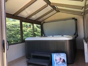 Appartements Gite ma vie la avec jacuzzi privatif : photos des chambres