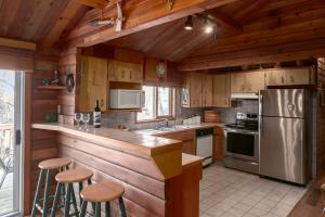 Creekside Cabin