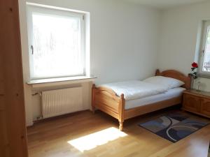 Three-Bedroom Apartment room in Ferienwohnung Wertenauer