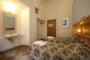 Twin Room with Shared Bathroom