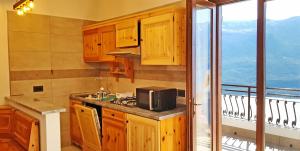 Casa Nonno Sergio lake view by Gardadomusmea
