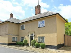 Luxury holiday home in High Street with garden