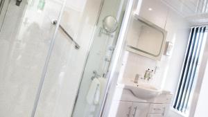Generous Double room in Eildon Guest House