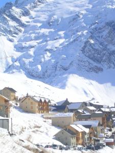 Appartements Apartment on the ground floor in Le Chazelet facing the Meije & its glacier : Appartement