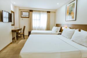 Golden Prince Hotel & Suites