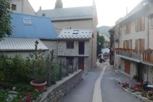 Maisons de vacances Chez Jean Pierre - Bedroom in a 17th century house - n 4 : photos des chambres