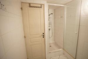Maisons de vacances Chez Jean Pierre - Bedroom in a 17th century house - n 4 : photos des chambres