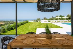 Vilana White Elegant Villa