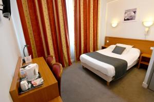 Hotels Hotel Restaurant Du Chateau : Chambre avec Demi-Pension