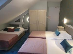 Hotels Logis Arts et Terroirs : Chambre Quadruple