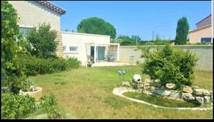 suite parentale avec petit sejour et PISCINE photo 9