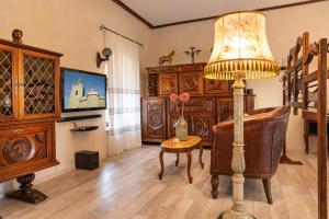 Historic Apartment in the heart of the City