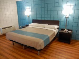 King Room - Non-Smoking room in Motel 6-Somers Point NJ - Ocean City - Wild Wood Beach