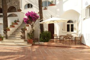 One-Bedroom Apartment with Sea View