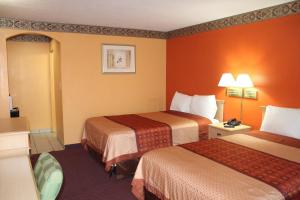 Double Room with Two Double Beds room in Hutchinson Inn